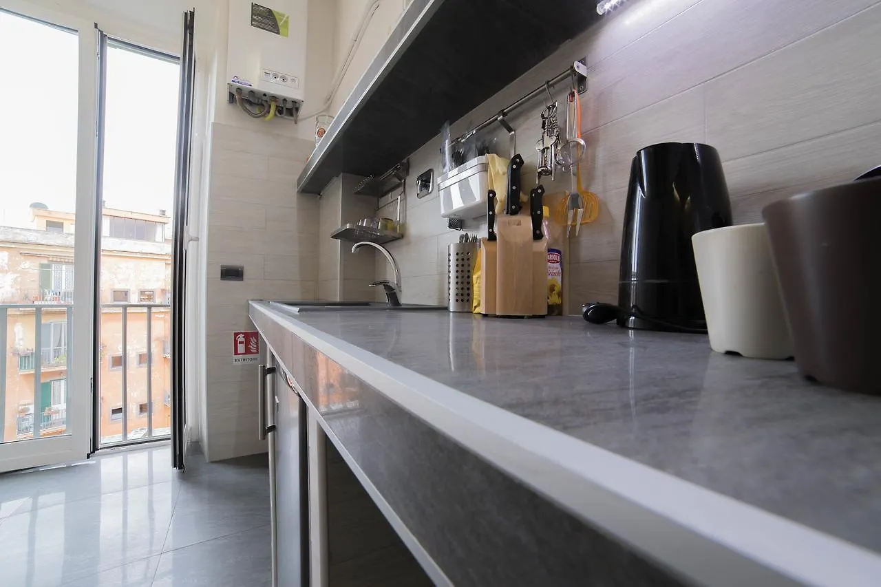Apartment In Front Of St Peter'S Square And Vatican Museums - Mypad In Rome