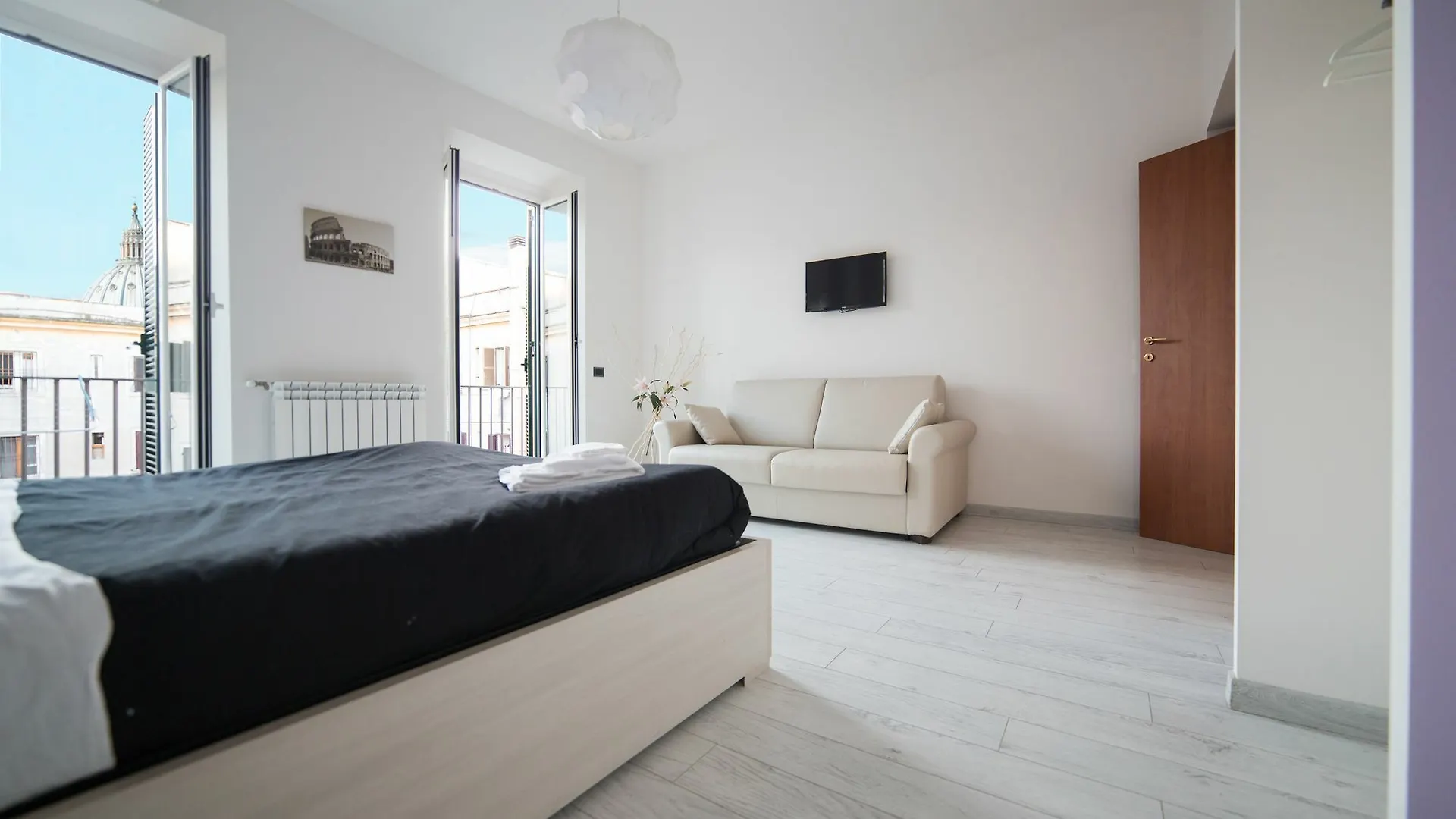 Apartment In Front Of St Peter'S Square And Vatican Museums - Mypad In Rome